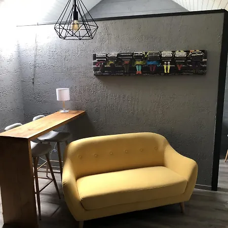 Han/Misafirhane Cal Xandera Angoustrine